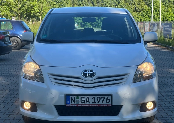 Toyota Verso cena 39900 przebieg: 200000, rok produkcji 2013 z Jasień małe 631